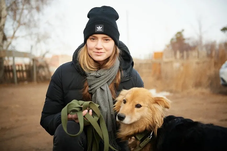 Qazaqstan Monitor: Elena Rybakina Donated to Animal Shelter in Astana