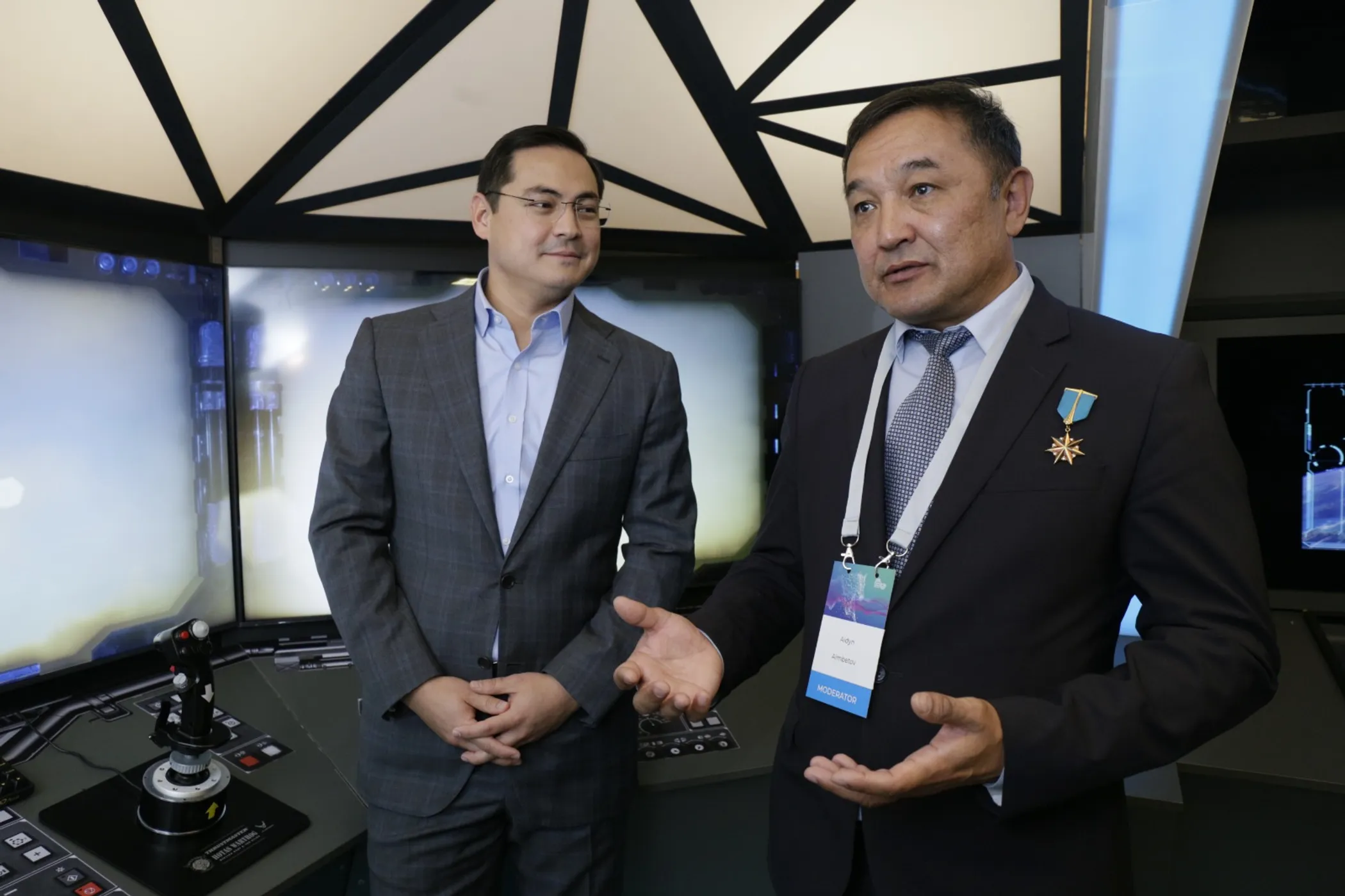 Shukhrat Ibragimov (left) and Aidyn Aimbetov (right) in one of the SPACE NOMAD modules