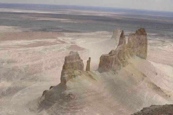 avtoritetnyj-zhurnal-travel-book-posvyatil-statyu-mangistauskoj-oblasti-i-astane