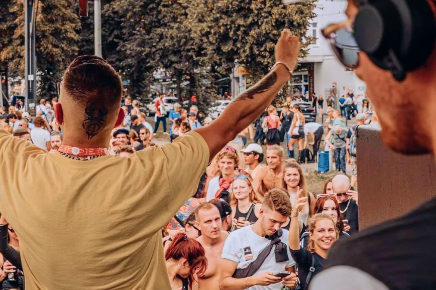 Instagram/bennybombata